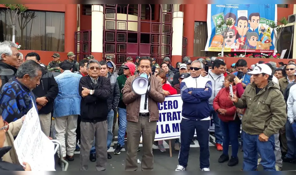 Personal edil esperan atención de burgomaestre.