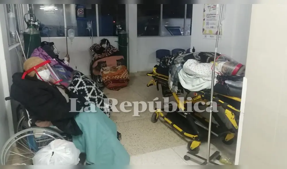 Puno. Pacientes son atendidos en los frígidos pasillos del hospital de EsSalud. Puno. Pacientes son atendidos en los frígidos pasillos del hospital de EsSalud.