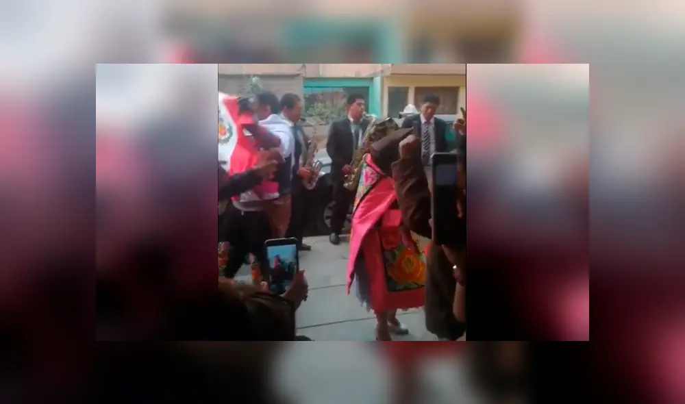 Banda peruana usa cábala para que Perú derrote a Brasil en la Copa América 2019.