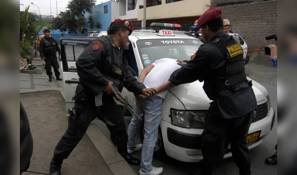Detienen a dos venezolanos por asaltar a mano armada una pollería en Lima