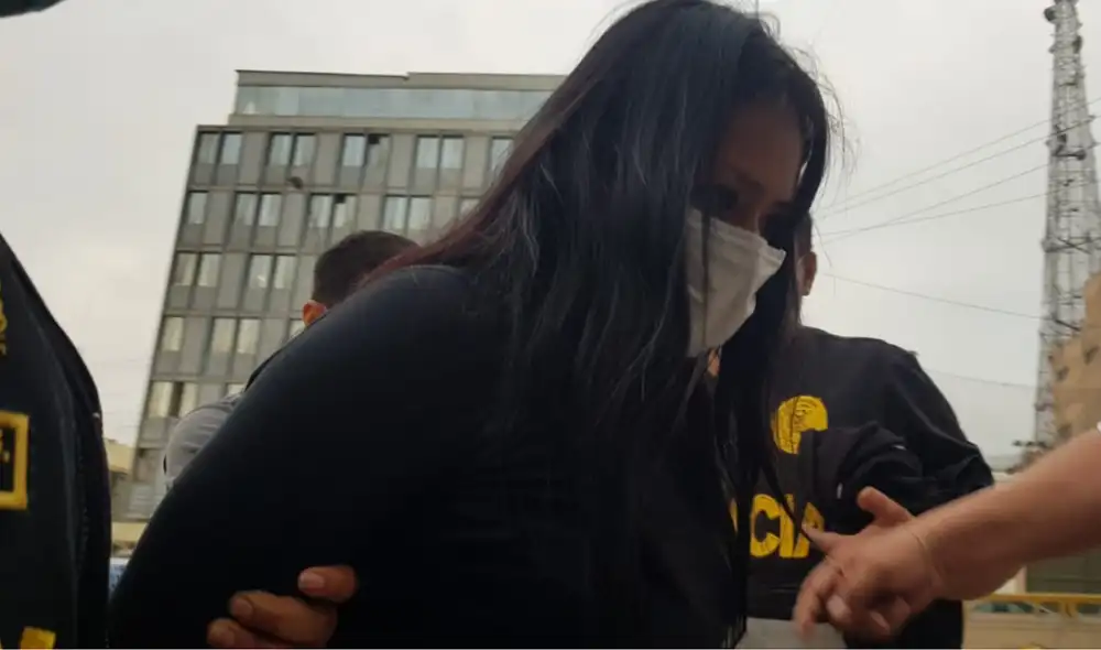 En poder de los detenidos se encontró un arma de fuego y el auto que habría usado para transportar los restos de víctima. Foto: Luis Ángel Villanueva / URPI - GLR. En poder de los detenidos se encontró un arma de fuego y el auto que habría usado para transportar los restos de víctima. Foto: Luis Ángel Villanueva / URPI - GLR.