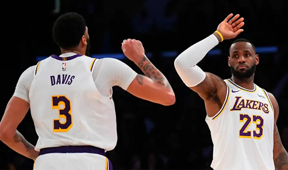 La dupla de los Lakers (Davis y James) anotó 45.Crédito: CBS Sport