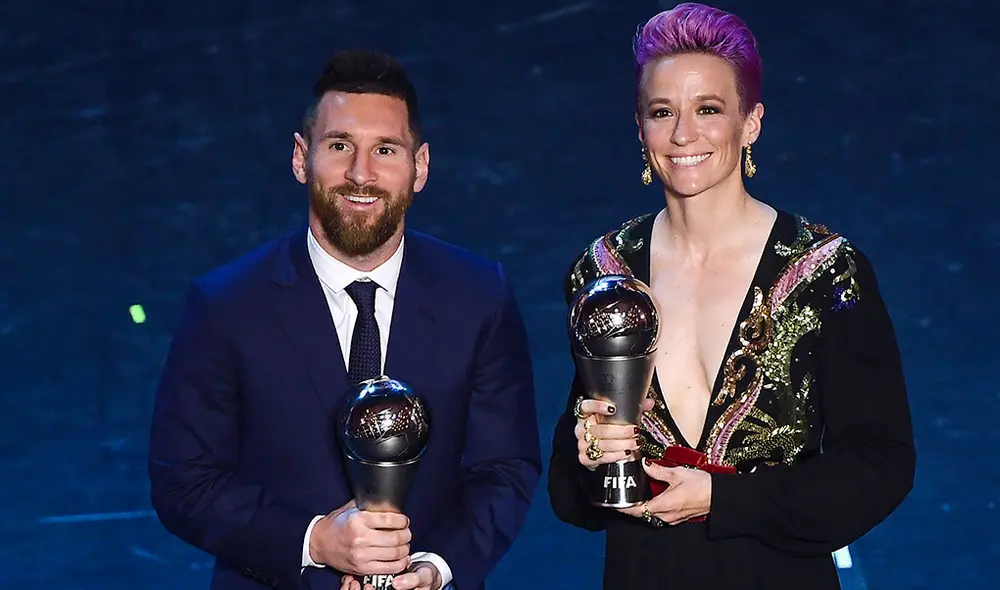 Las futbolistas norteamericanas Megan Rapinoe y Alex Morgan dejaron de hablar en medio de una entrevista en la alfombra roja de los premios The Best para voltearse a ver el ingreso de Lionel Messi a la gala celebrada en Milán. Las futbolistas norteamericanas Megan Rapinoe y Alex Morgan dejaron de hablar en medio de una entrevista en la alfombra roja de los premios The Best para voltearse a ver el ingreso de Lionel Messi a la gala celebrada en Milán.