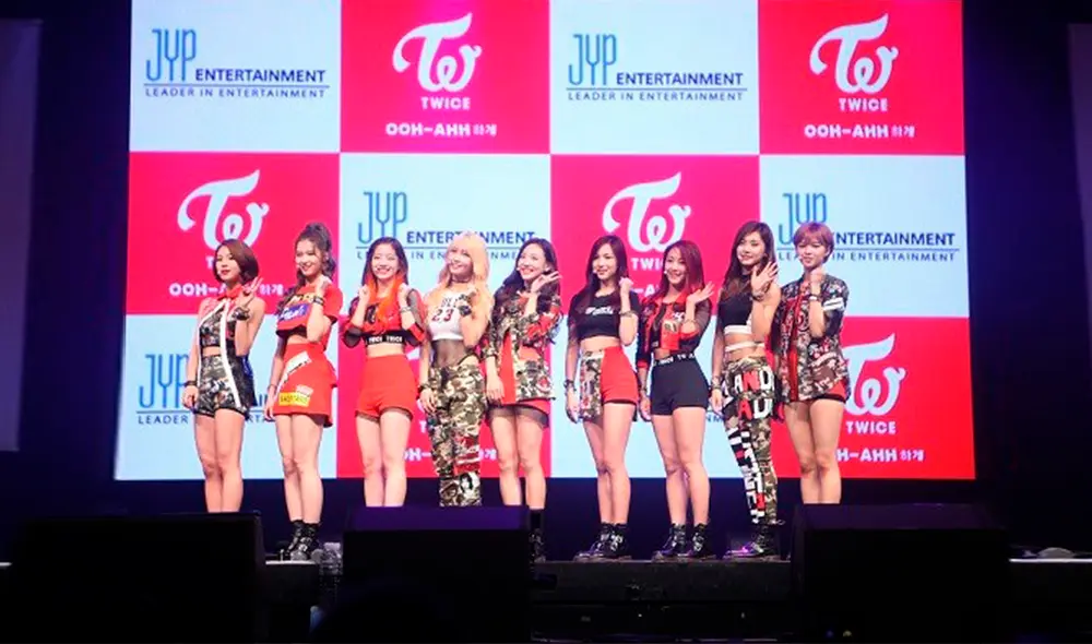 TWICE durante su showcase de prensa en el 2015. Foto: HeraldPop
