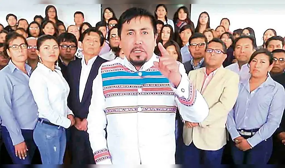 Reapareció. Gobernador de Arequipa, Elmer Cáceres, tras cuatro días, ayer envió mensaje para pedir calma a manifestantes. Reapareció. Gobernador de Arequipa, Elmer Cáceres, tras cuatro días, ayer envió mensaje para pedir calma a manifestantes.