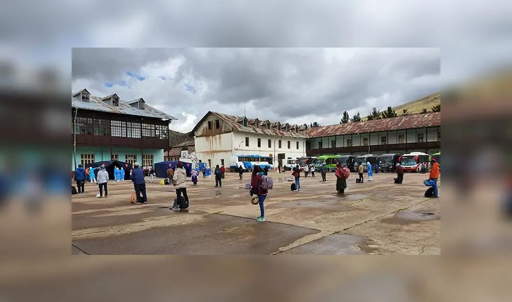 Alrededor de 197 puneños retornaron de Tacna a su región pero recibieron un mal recibimiento. Alrededor de 197 puneños retornaron de Tacna a su región pero recibieron un mal recibimiento.