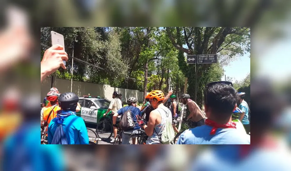 Cientos de ciclistas protestaron en Chile frente a la casa del presidente Sebastián Piñera. Foto: Difusión