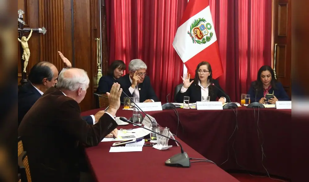 Confrontación por comisión Lava Jato afecta pedido de confianza de Aráoz Confrontación por comisión Lava Jato afecta pedido de confianza de Aráoz