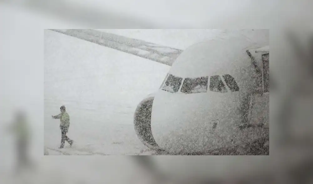 Bomba ciclónica golpea EE.UU.: tormentas y vientos huracanados obligan a cancelar 3 mil vuelos Bomba ciclónica golpea EE.UU.: tormentas y vientos huracanados obligan a cancelar 3 mil vuelos