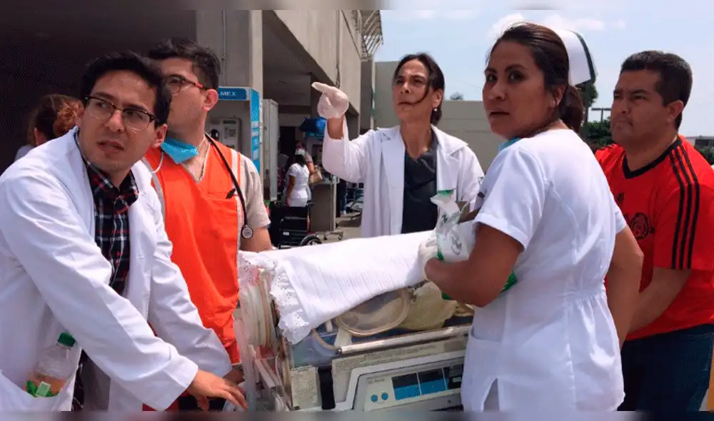 Bebé nació en medio de los escombros del terremoto en México [VIDEO]