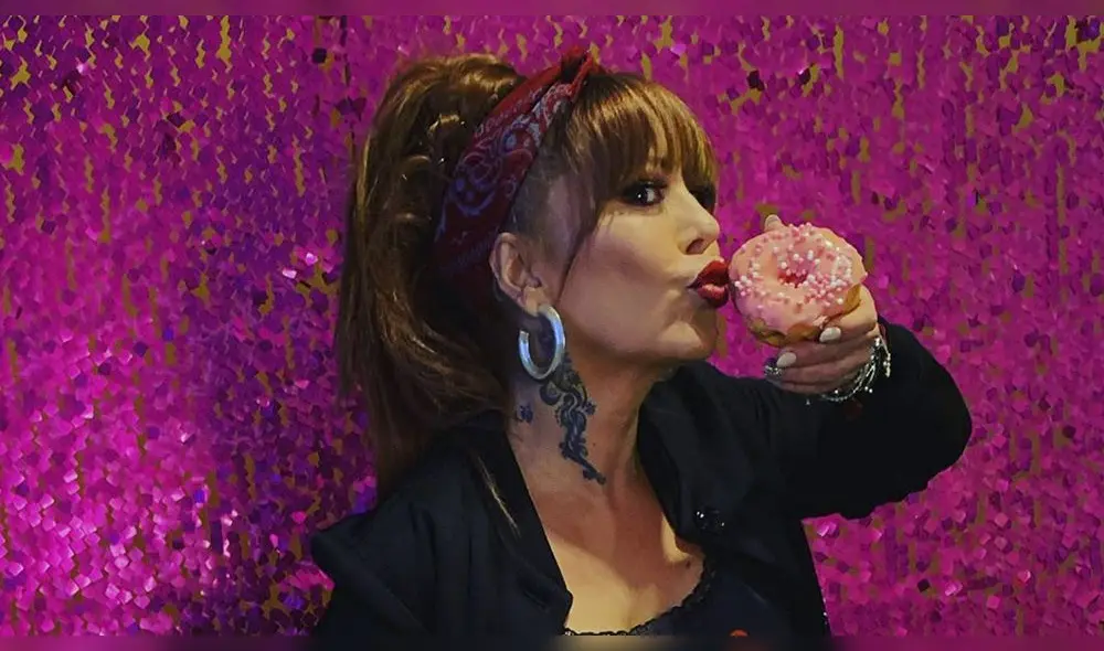 La rockera mexicana se comunicó con el programa "Al Rojo Vivo" y habló sobre el calvario que vive luego de un arreglo estético.