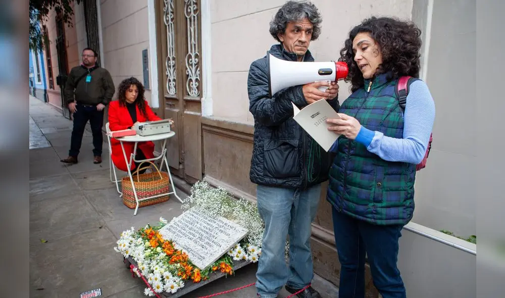 Milagros Saldarriaga, directora de la Casa de la Literatura, leyó poemas de Varela. Crédito: Centro Cultural de España.