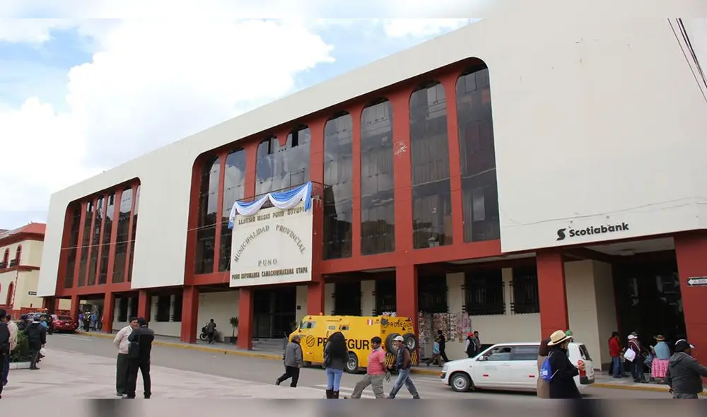 Denuncian desvío de cemento a obra privada en Puno Denuncian desvío de cemento a obra privada en Puno