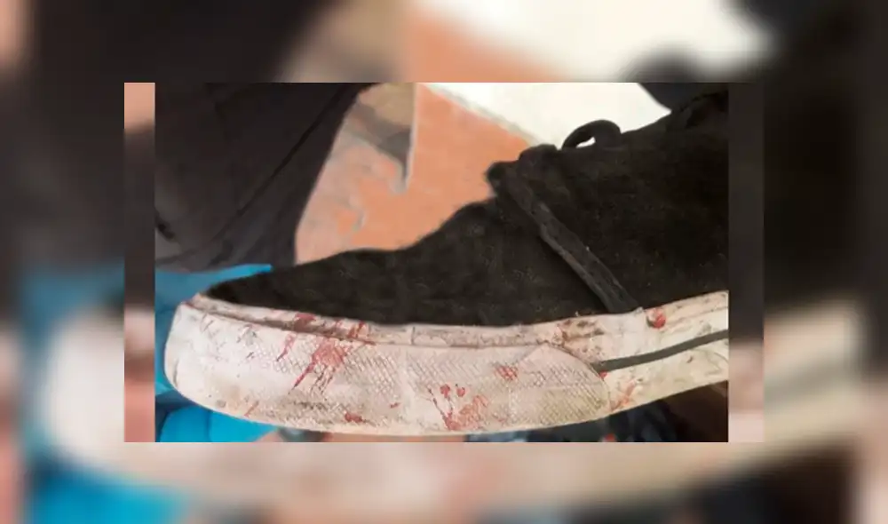 Se presume que los golpes que le dieron con este zapato, fueron los últimos que recibió, causándole la muerte. (Captura: Infobae) Se presume que los golpes que le dieron con este zapato, fueron los últimos que recibió, causándole la muerte. (Captura: Infobae)