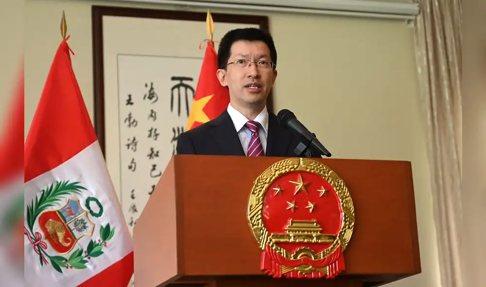 Chinese Ambassador to Peru Liang Yu speaks with the foreign press during a press conference at the Chinese embassy in Lima on February 17, 2020. - Ambassador Liang spoke about the the novel coronavirus, Covid-19, situation in China and its impact on the China-Peruvian trade balance. (Photo by Cris BOURONCLE / AFP) Chinese Ambassador to Peru Liang Yu speaks with the foreign press during a press conference at the Chinese embassy in Lima on February 17, 2020. - Ambassador Liang spoke about the the novel coronavirus, Covid-19, situation in China and its impact on the China-Peruvian trade balance. (Photo by Cris BOURONCLE / AFP)