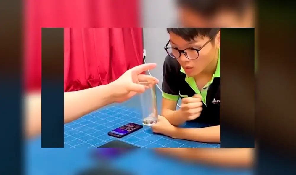 Mira cómo el joven mago engaña a la mente de su espectador. Foto: bestmagican/TikTok Mira cómo el joven mago engaña a la mente de su espectador. Foto: bestmagican/TikTok