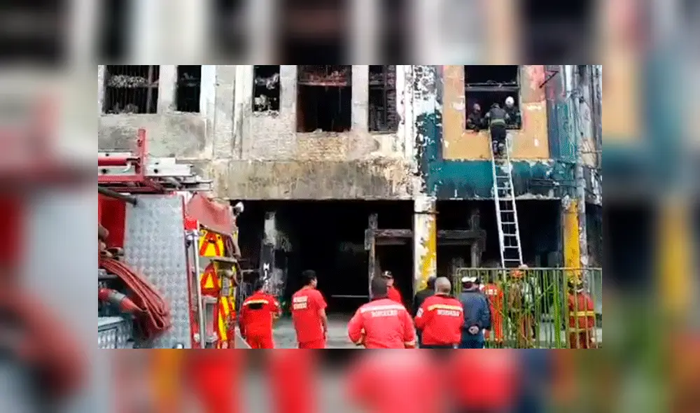 Las Malvinas: se registra incendio en la galería Nicolini [VIDEO]