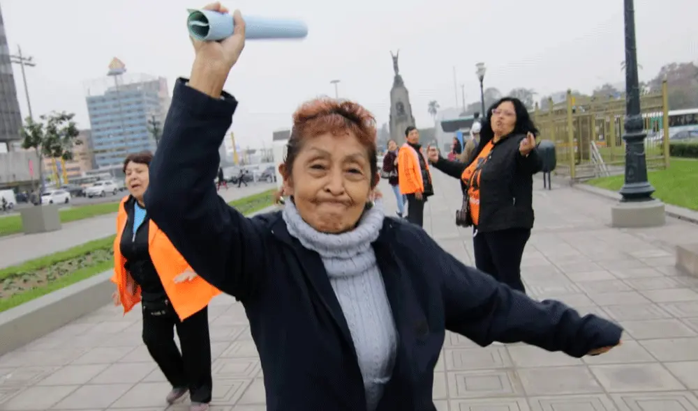 Dionicia Camarena agredió a fotógrafo de La República. Foto: John Reyes Dionicia Camarena agredió a fotógrafo de La República. Foto: John Reyes