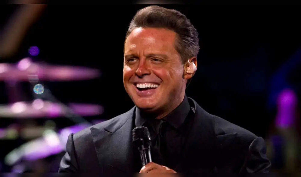 Luis Miguel genera indignación al golpear a su asistente en pleno concierto [VIDEO]