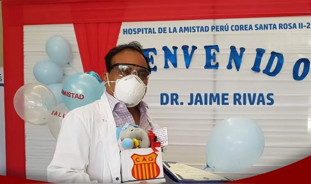 Médico fue recibido por sus colegas en Hospital Santa Rosa. Foto: Arnaldo Vite. Médico fue recibido por sus colegas en Hospital Santa Rosa. Foto: Arnaldo Vite.