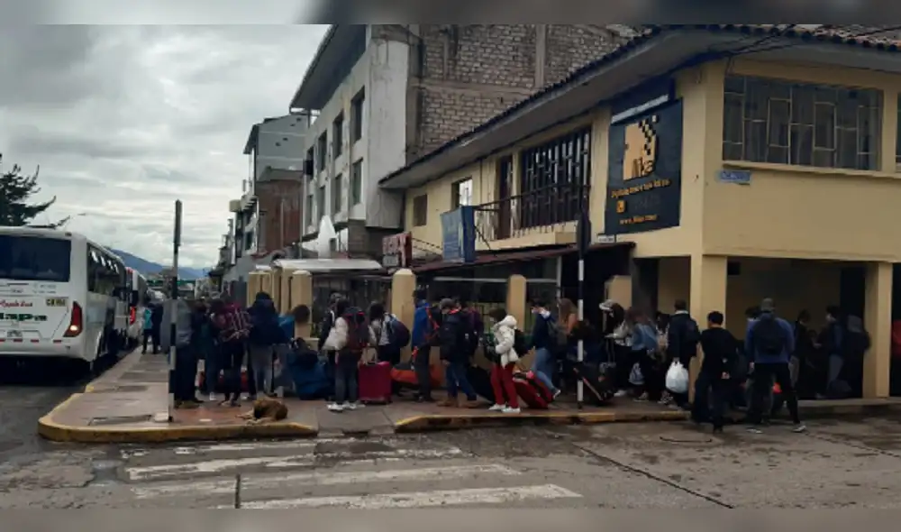 Turistas de Francia, Noruega, Suecia y Dinamarca son evacuados a sus países. Turistas de Francia, Noruega, Suecia y Dinamarca son evacuados a sus países.