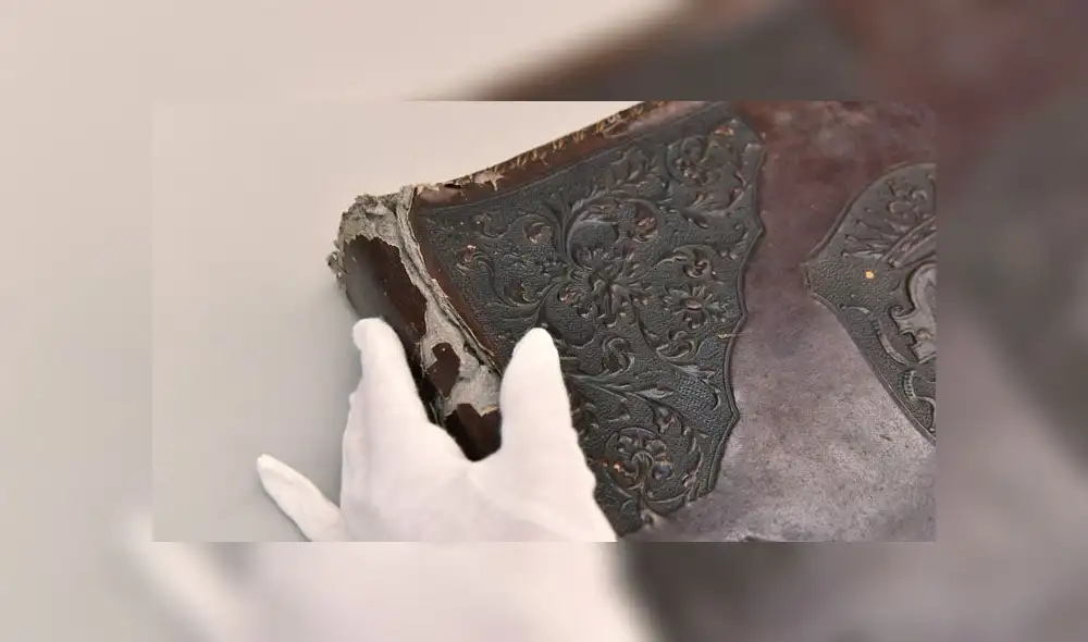 Compró un álbum de fotos antiguo y descubrió que era de piel humana Compró un álbum de fotos antiguo y descubrió que era de piel humana