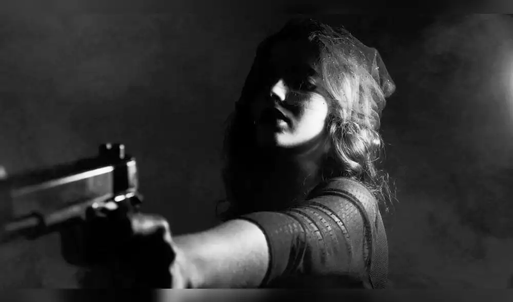 Facebook: policía reveló foto de detenida y su atractiva apariencia impactó a internautas 