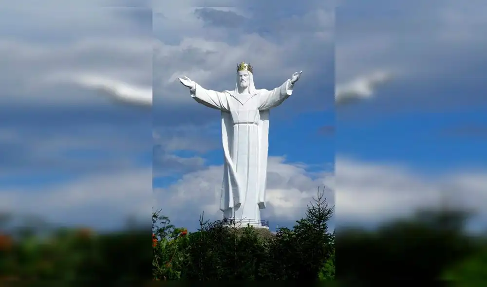 Polémica por colocar una señal de WiFi en la corona de una estatua de Cristo