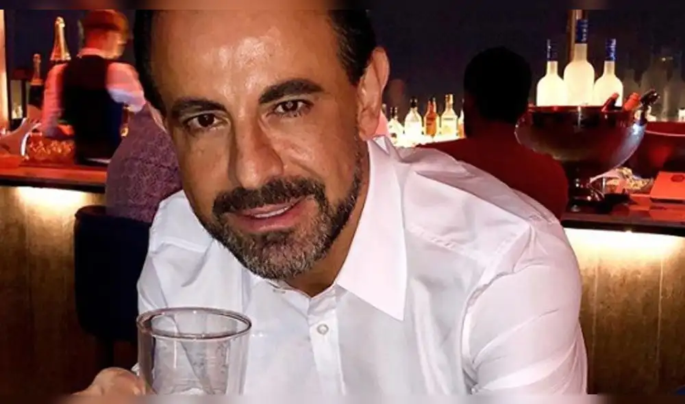 Sheyla Rojas permite que millonario Fidelio Cavalli le bese el cuello [VIDEO]