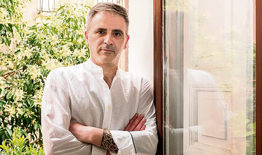 El escritor argentino Marcelo Lujan ha ganado varios reconocimientos gracias a sus obras. El escritor argentino Marcelo Lujan ha ganado varios reconocimientos gracias a sus obras.