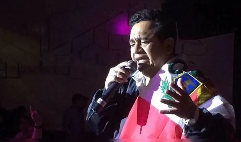 Tony Rosado, muy a su estilo, animó a los compatriotas con una graciosa frase. (Foto: Instagram)