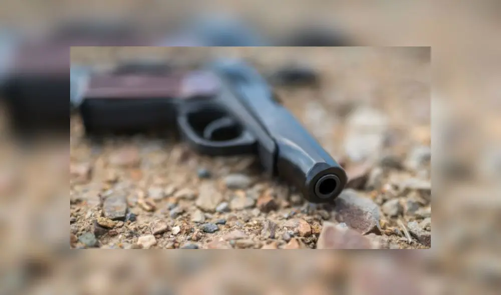 El niño encontró el arma en un sitio boscoso. Fuente: Shutterstock / foto referencial.