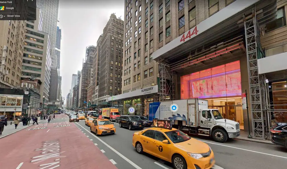 Desliza las imágenes para ver cómo luce el edificio mostrado en la cinta Si yo tuviera 30. Foto: captura de Google Maps