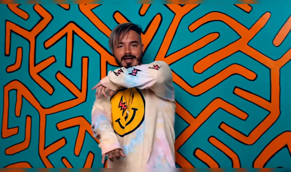 J Balvin recibe miles de críticas por comer carne bañada en polvo de oro 