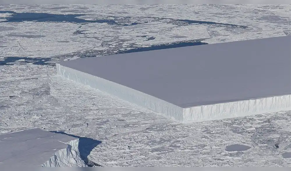 NASA descubre gigantesco iceberg perfectamente rectangular [FOTO]