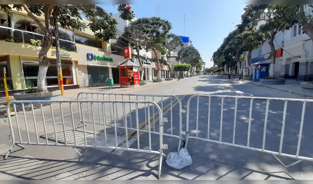 Todo el centro ha sido cercado. Todo el centro ha sido cercado.