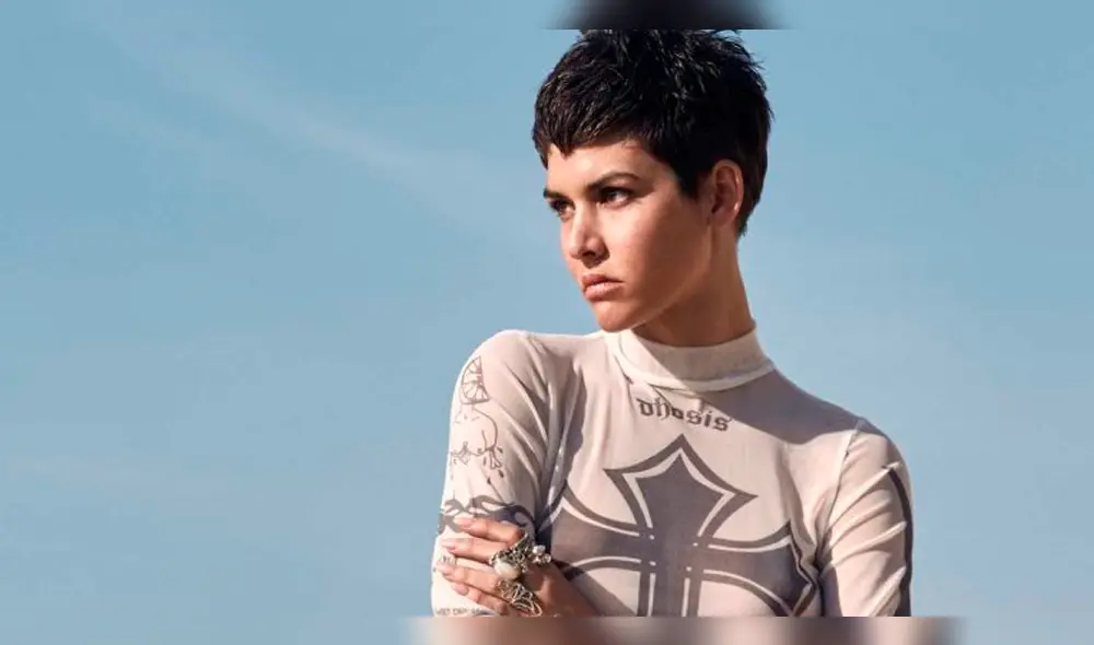 Anahí de Cardenas se muestra como Dios la trajo al mundo