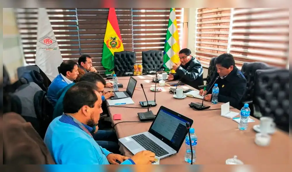 La Paz - Bolivia. Durante reunión entre autoridades de Moquegua y Tacna con los ejecutivos de YPFB ultimando detalles para llegada de gas boliviano. La Paz - Bolivia. Durante reunión entre autoridades de Moquegua y Tacna con los ejecutivos de YPFB ultimando detalles para llegada de gas boliviano.