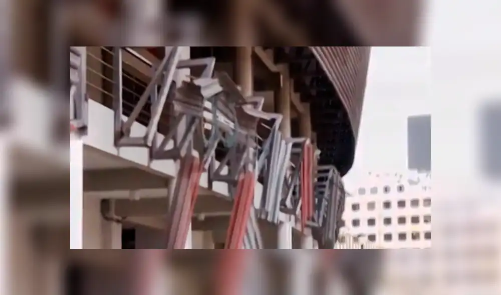 Estadio Nacional: Camión choca y daña laureles deportivos [VIDEO]