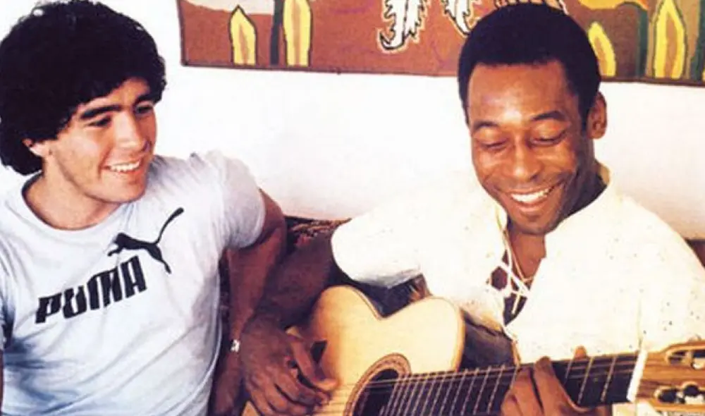 Maradona y Pelé reunidos en Brasil, postal que acompañó a la nota realizada por la revista El Gráfico en 1979. Foto: Ricardo Alfieri/El Gráfico. Maradona y Pelé reunidos en Brasil, postal que acompañó a la nota realizada por la revista El Gráfico en 1979. Foto: Ricardo Alfieri/El Gráfico.