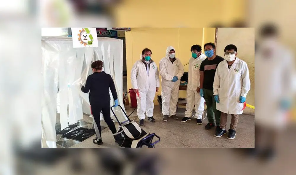 Alumnos y docentes armaron la cabina de desinfección para mercado de Cusco. Alumnos y docentes armaron la cabina de desinfección para mercado de Cusco.