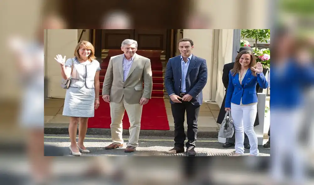 LONDON, ENGLAND - APRIL 30:  (L-R) Carole, Michael, James and Philippa Middleton depart the Goring Hotel in London on April 30, 2011 in London, England.  (Photo by Ian Gavan/GP/Getty Images)
