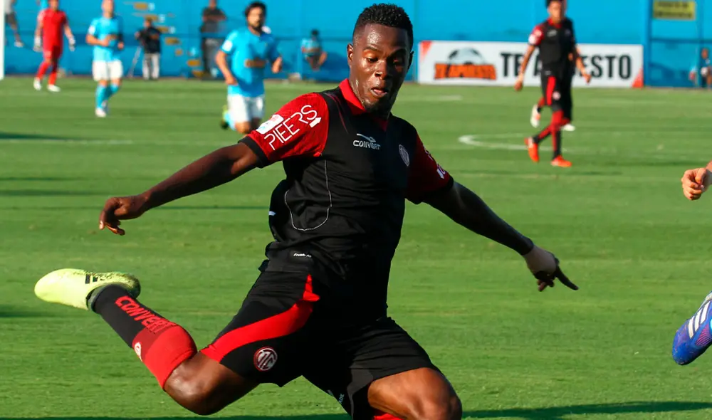 Jugadores de UTC fueron a cobrar apuesta por la derrota con Pirata FC en última fecha del Clausura. Foto: Archivo Jugadores de UTC fueron a cobrar apuesta por la derrota con Pirata FC en última fecha del Clausura. Foto: Archivo