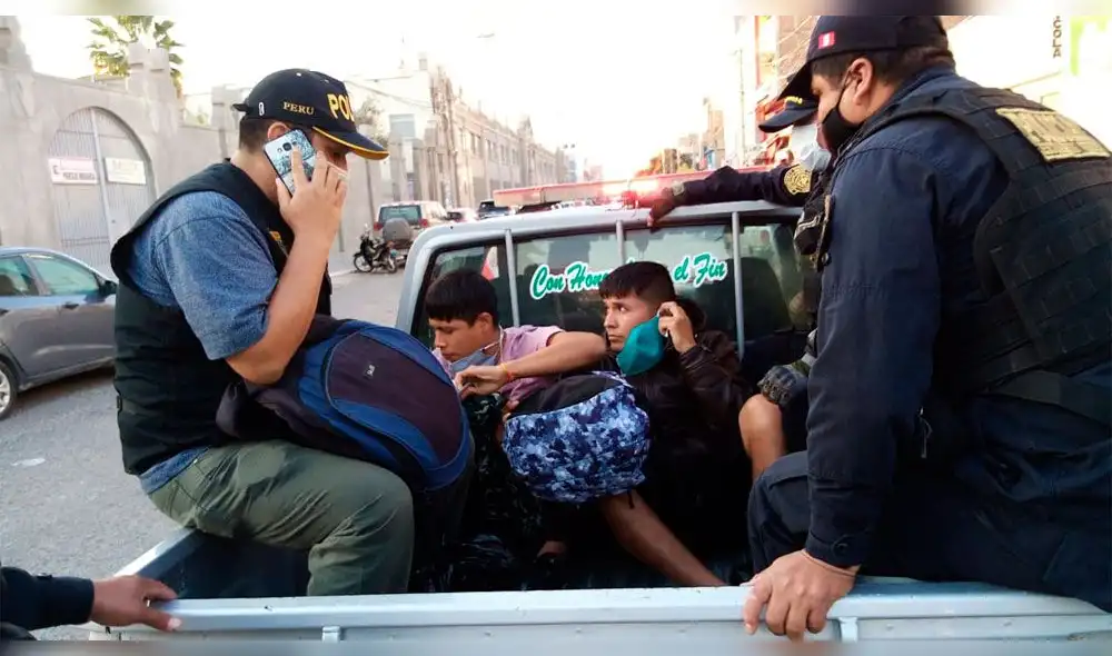 Sujetos habrían robado jueguetes. Sujetos habrían robado jueguetes.