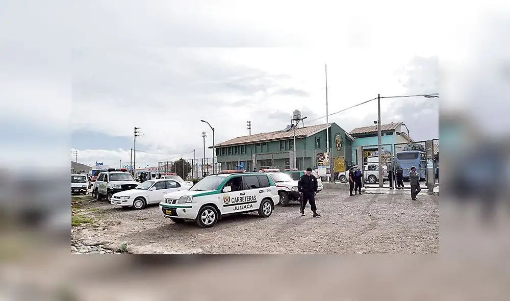 Abogados detenidos por intentar ingresar objetos a penal de Juliaca