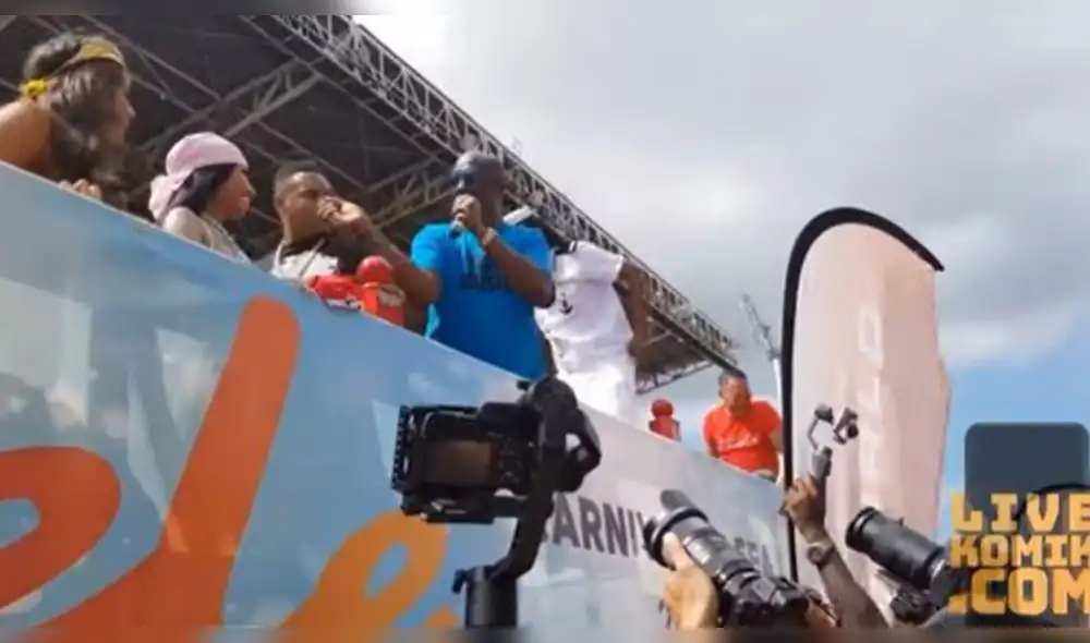 Un artista estiró su brazo con dirección a la rapera para invitarla a unirse al cánto, pero Petty reaccionó agresivamente. (Foto: Captura)