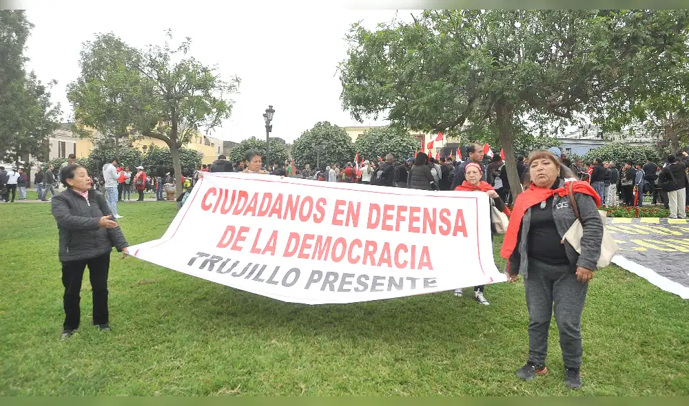 Plantón contra disolución del Congreso tuvo poca asistencia [FOTOS]