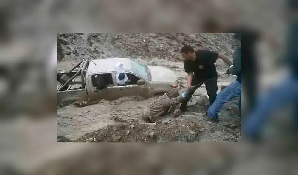 Tres muertos por devastador huaico en Arequipa |FOTOS y VIDEO