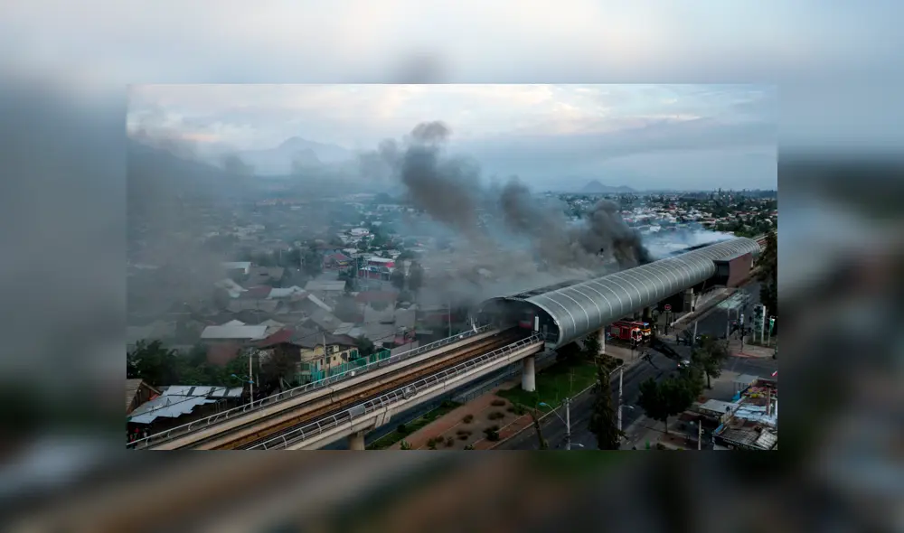 Crisis en Chile: Metro de Santiago luce irreconocible tras incendios por protestas Crisis en Chile: Metro de Santiago luce irreconocible tras incendios por protestas