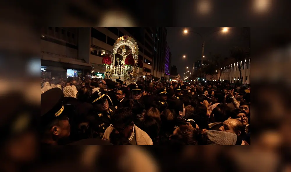 Recorrido del Señor de los Milagros del 18 de octubre de 2019. Foto: Aldair Mejía/La República Recorrido del Señor de los Milagros del 18 de octubre de 2019. Foto: Aldair Mejía/La República